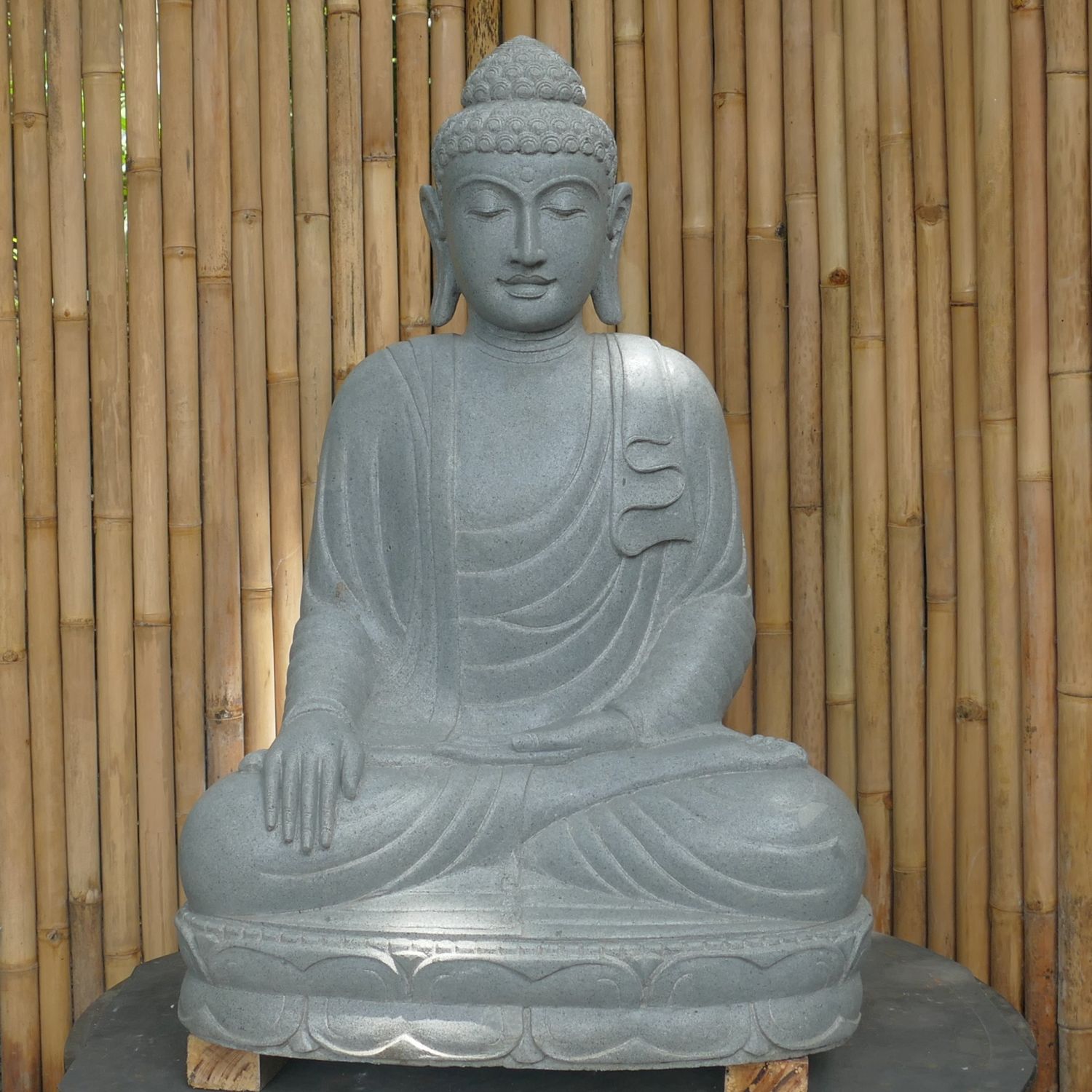  Product image 2 of the product “Seated Buddha made of Riverstone in Bhumisparsha - gesture of touching the earth, approx. 102cm height, natural ”
